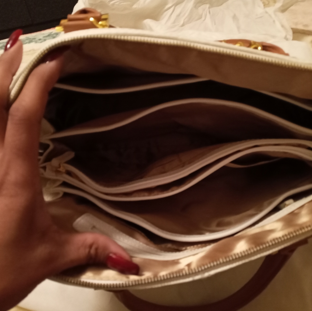 Joy Iman White Purse - Picture 4 of 4